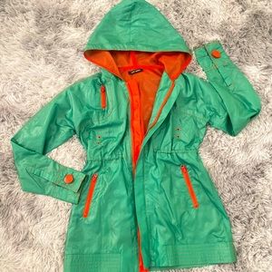 Super Cute Women Green Light Weight Windbreaker/Rain Jacket